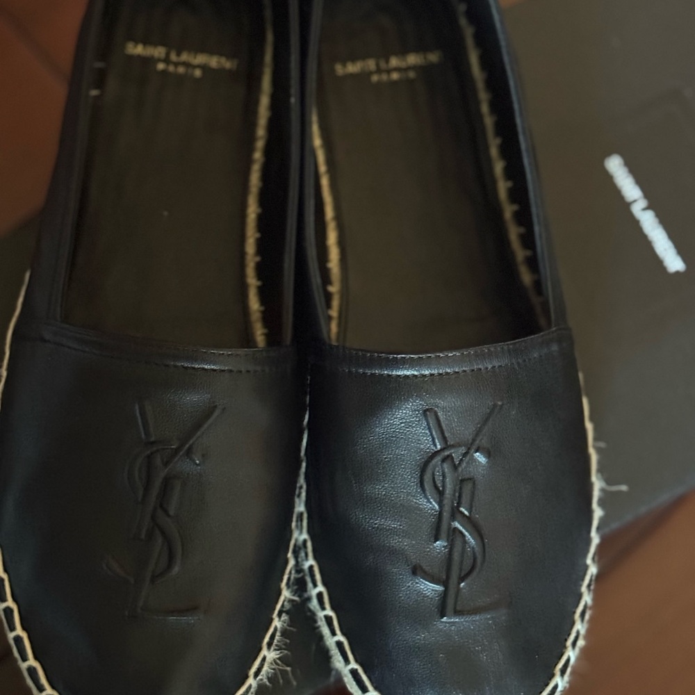 Saint Laurent Black Espadrille Flats . Like new condition! authenticity certif.